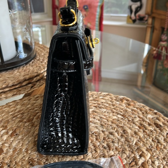 kelly bag small crocodile texture 7”h x 93/4”w @ bottom has crossbody strap - Picture 3 of 4